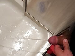 piss in shower