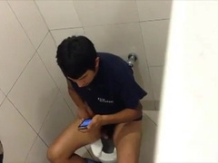 Str8 spy guy in public toilet