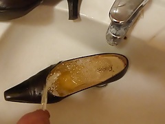 Piss in brown high heel