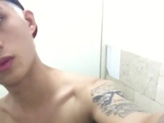 Nice Blondie stud shoots a load in Shower