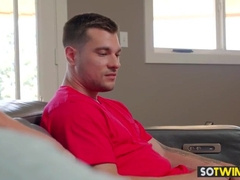 Stud guy explains why his girlfriend broke up with him