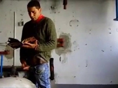 Vouyer pagou para ver macho gozar 8