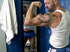 Dilf, solo, muscular