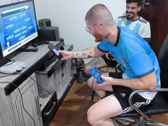 Carmona and Hisak bet that whoever loses will give their culo