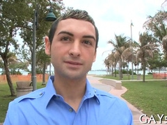 Watch this hot bodybuilder deepthroating and getting his tight hole drilled