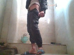 18-year-old virgin twink Zaid Valen explores his desires with a big cock solo