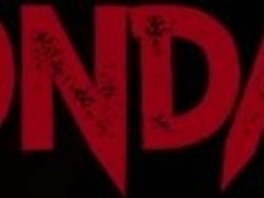 Muscle dude engage in fuck machine and fisting