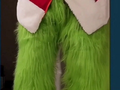 MONSTROUS SPUNK-PUMP observe The Grinch that "Came" on Christmas...