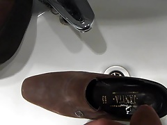 Piss in mother-in-laws brown high heeled shoe