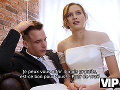 Naughty teen Beauté en robe de mariée succumbs to an unsuspecting bite from strangers and gets fucked hard