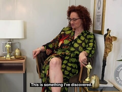 Bizarr, Spermaladung, Fingern, Masturbation, Natürlichen titten, Rotschopf, Rasiert, Weibliche ejakulation