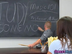 Studentin, Hd, Monster, Arsch lecken, Schreiend, Jungendliche (18+), Titten, Uniform