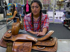 18 ans, Coulisses, Brunette brune, Tir de sperme, Faciale, Piercing, Pigtail, Pov