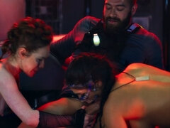 Hondjeshouding, Handschoenen, Zoenen, Tepels, Twee staartjes, Kut duiken, Trio, Tieten likken