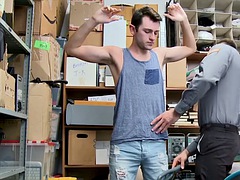 Grosse bite, Sucer une bite, Attrapée, Homosexuelle, Masturbation, Bureau, Police