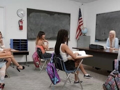 Professor MILF has two lesbo teens going CRAZY in FFF