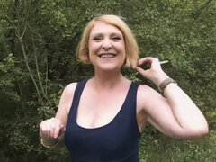 Cheery mommy with a hot body is going to get rammed