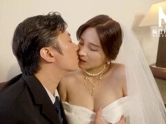 ModelMedia Asia - The naughty bride who cheats in her wedding gown