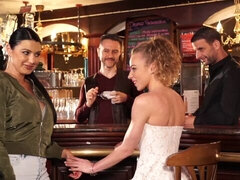 Grosser arsch, Grosser schwanz, Blasen, Hundestellung, Flotter vierer, Natürlichen titten, Muschi, Jungendliche (18+)