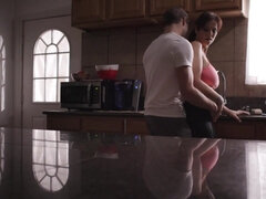 Gros seins, Sucer une bite, Brunette brune, Tir de sperme, Famille, Femelle, Mature, Pov