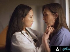 Gros cul, Brunette brune, Médecin, Lesbienne, Mère que j'aimerais baiser, Chatte, Réalité, Lécher le sphincter