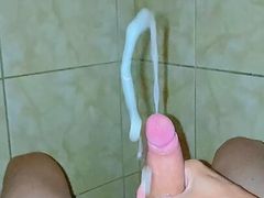Brazilian boy masturbates and gives a super squirt of cum
