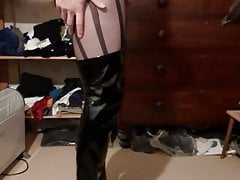 Accidental premature cumming sissy dressed in sluty boots