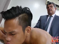 Super cute Jap twink knows how to pleasure his sexy boss