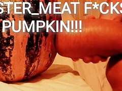 Monster meat fucks pumpkin!