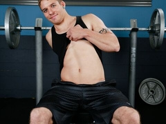 Bad boy Robert Longwood jerking off at the local gym