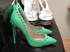 Green pumps size 34