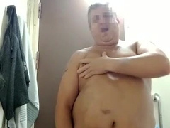 Thick mature fellow luving a pile