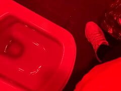 I went to the toilet in the club to pee and jerk off
