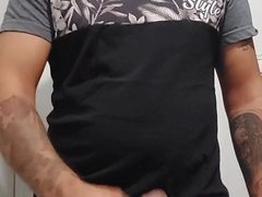 Me masturbo Cachondo en el baño mientras cenan