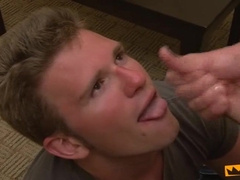 Tatted twunk gets his giant fuckpole blown with passion by paramour