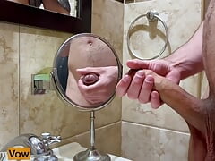 Cumming to the mirror a thick load