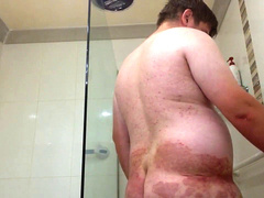 Amateur guy pleasures himself in the shower