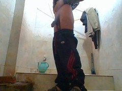 Teen Muslim Pakistani Gives a Handjob