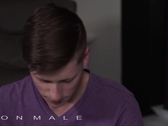 Muscular Dilf Fucks Skinny Twink