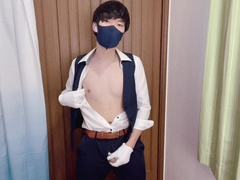 Appraiser faps with white mittens and blows a load