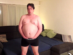 Man gets hosed down with creamy cum after a wild solo session