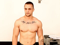 Bareback anal casting video with a horny beefcake