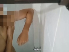 I record my mate while he takes a bathtub - chapter 1