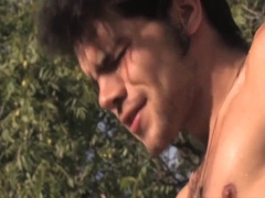 Jimmy jerks off in bath outside