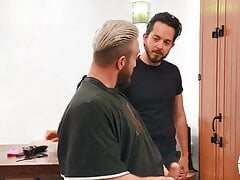 Aitor Fornik's Try To Give A Trim To His BF Manuel Scalco Gets Interrupted By A Pulled Out Dick - Reality Dudes