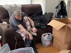 Unboxing military gear for strapskinks