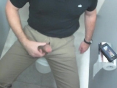 Draining-off in the office restroom stall