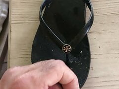 Cumming on her Tory Burch flip flops