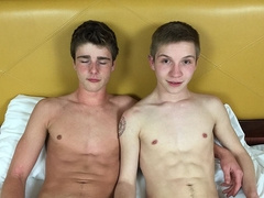 Teen lovers are making a sex tape after going on a trip