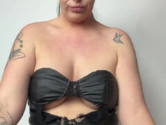 Cougar Dominatrix pegs you CEI
